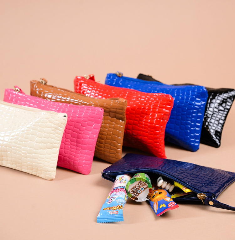 Crocodile print Clutch: محافظ بطبعه جلد الكروك