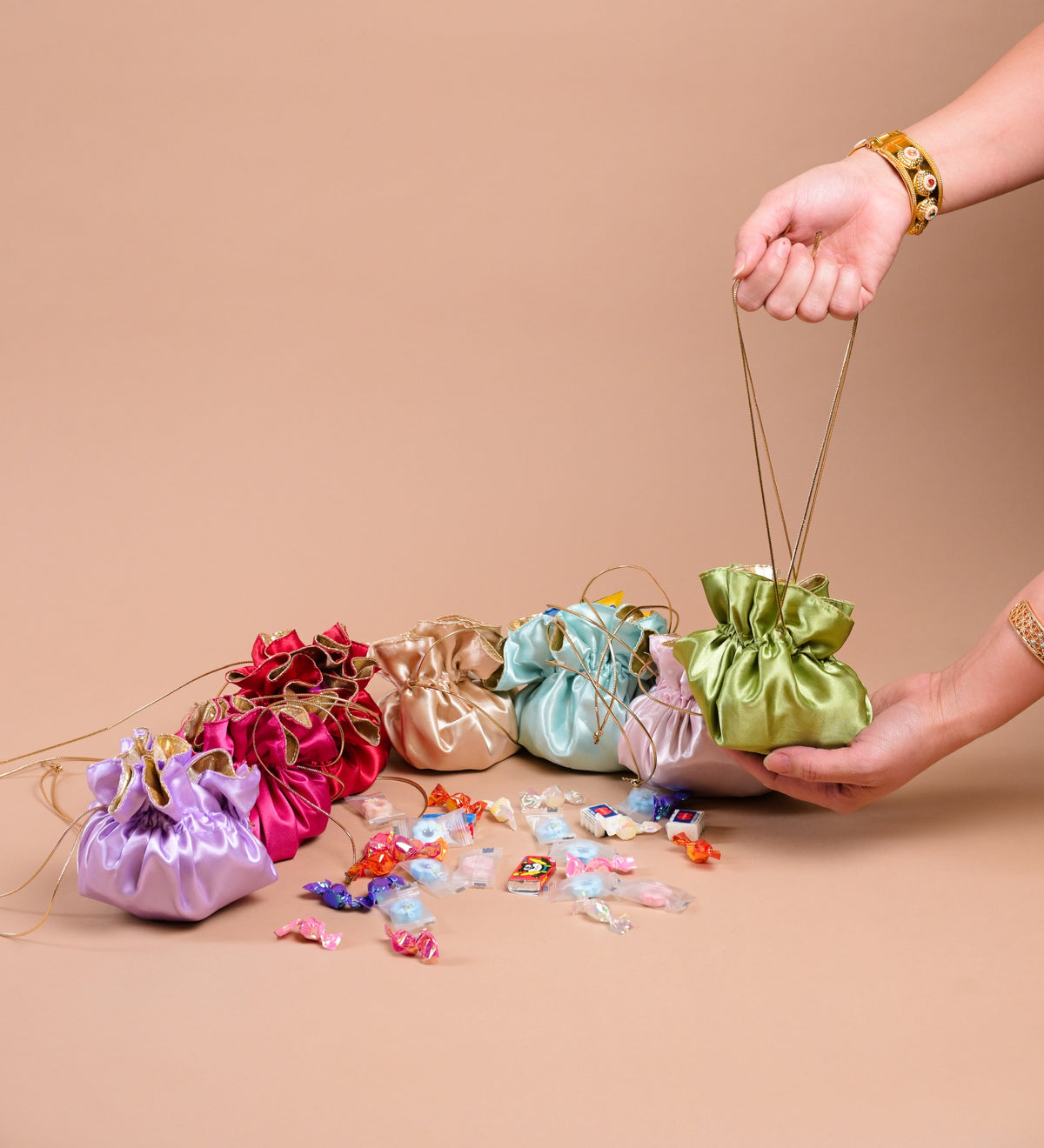 Colourful Drawstring Bag: بكشة ملونة