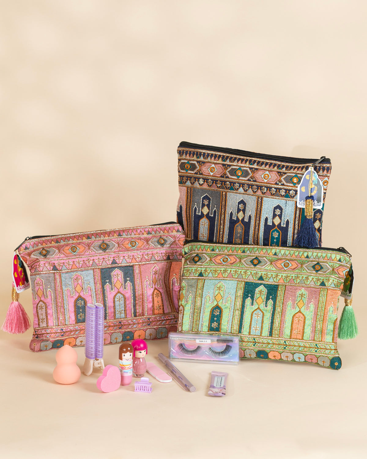Luxury Architectural Arabesque Pouches: حقائب الأرابيسك المعمارية الفاخرة