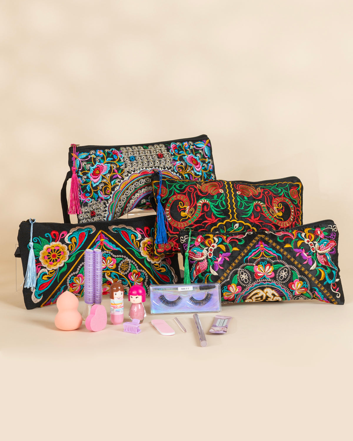 Luxury Bohemian Embroidered Heritage Bags: حقائب التطريز التراثي البوهيمي الفاخرة