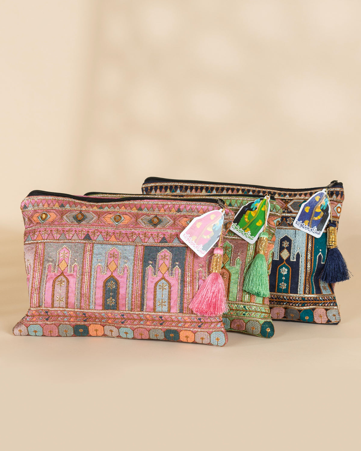 Luxury Architectural Arabesque Pouches: حقائب الأرابيسك المعمارية الفاخرة