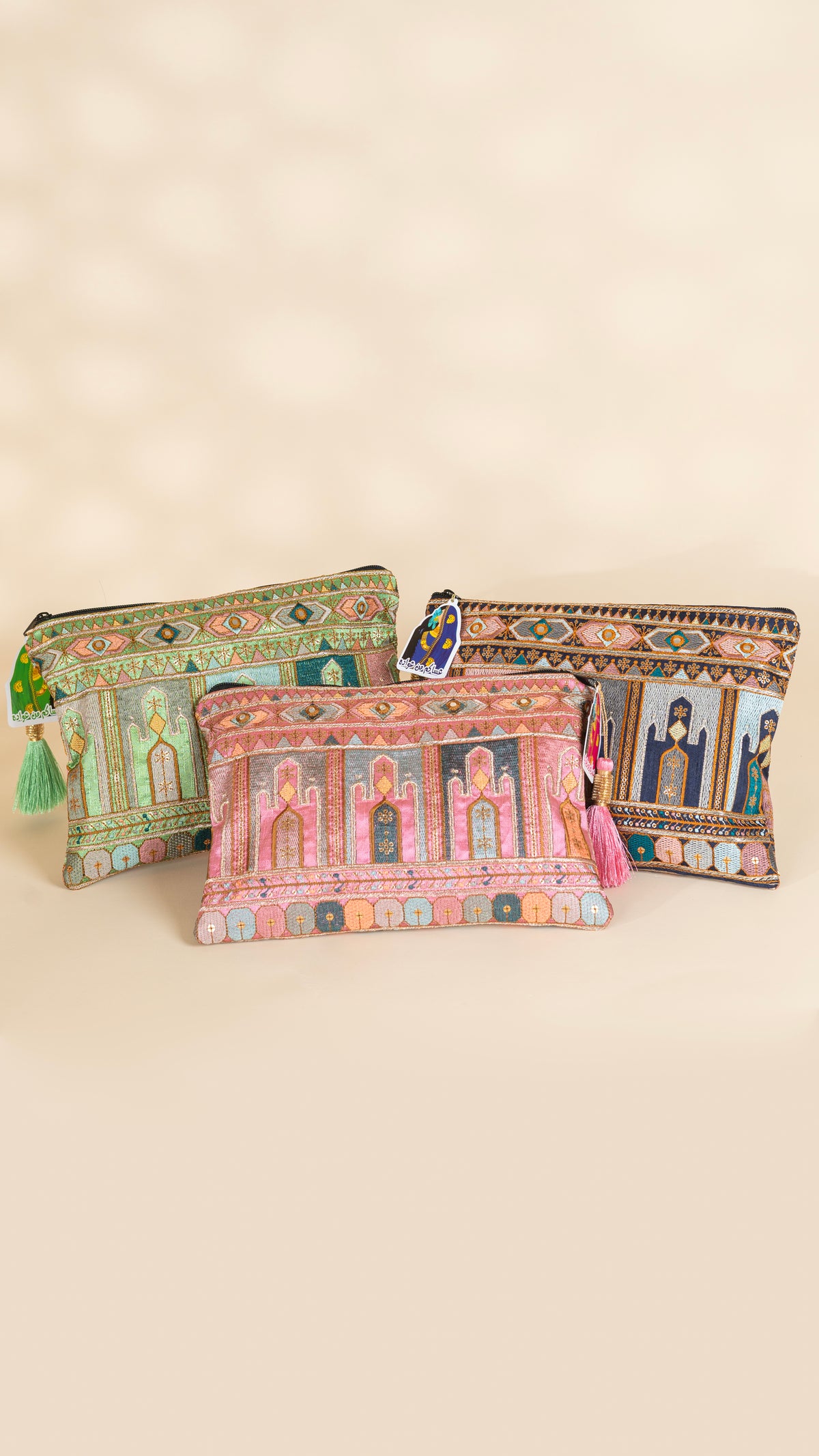 Luxury Architectural Arabesque Pouches: حقائب الأرابيسك المعمارية الفاخرة