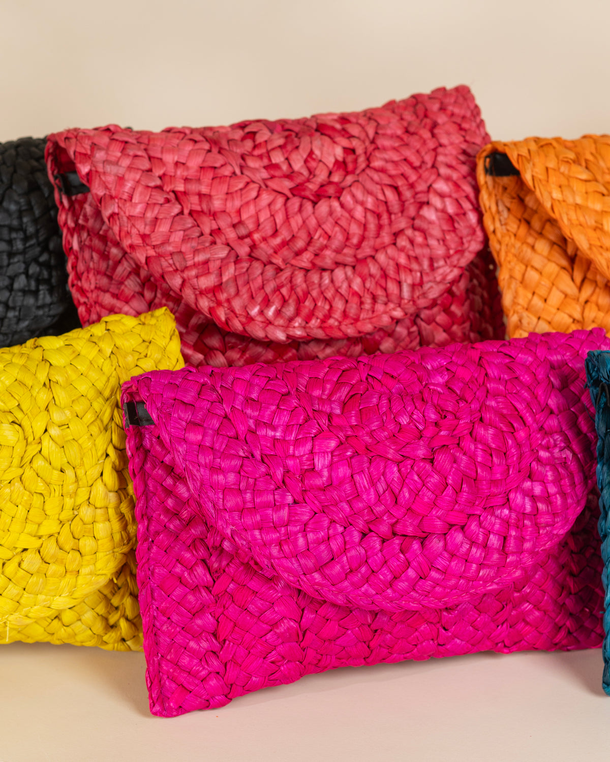 Luxury Straw Bags: حقائب الخوص الفاخرة