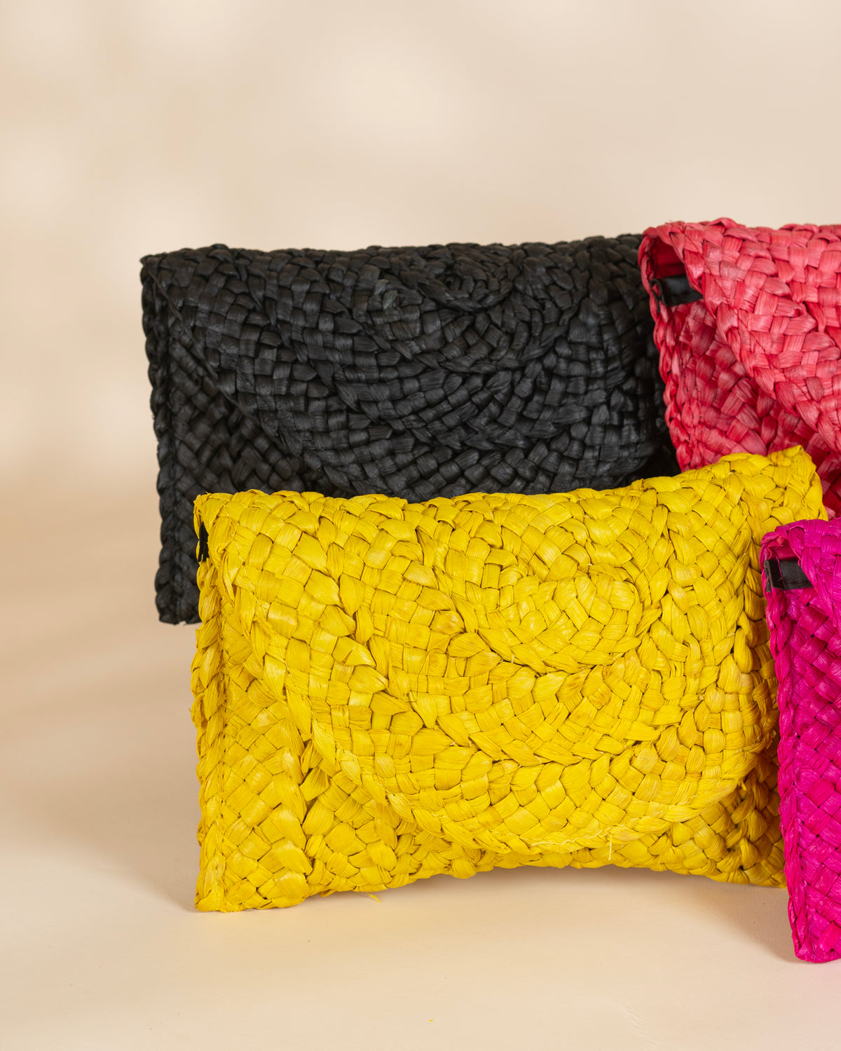 Luxury Straw Bags: حقائب الخوص الفاخرة