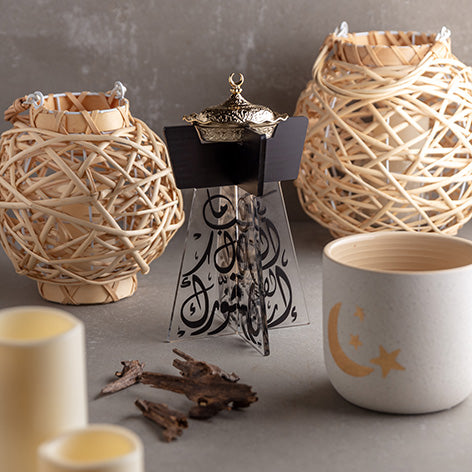 Ramadan Decorated Black Diffuser : مدخن أكريلك مزين بعبارة (ما يطيب البال إلا ريحة بخورك)