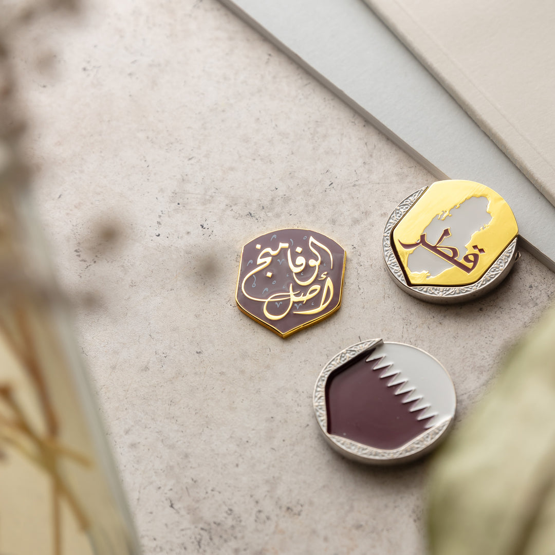 Pin's Métal Drapeau Qatar - Taille 2,4x1,8 Cm - Attache Papillon - Sans Nickel Ni Plomb - 14