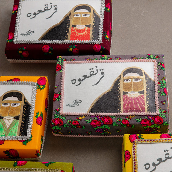 Rosy Batoola Box: علبة البطولة الموردة