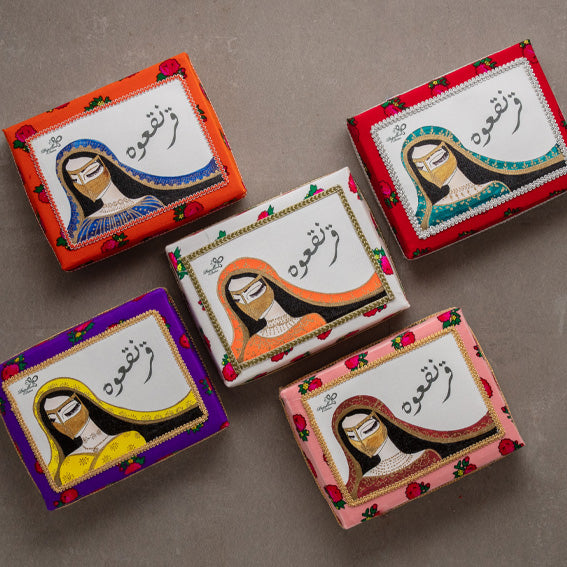 Rosy Batoola Box: علبة البطولة الموردة