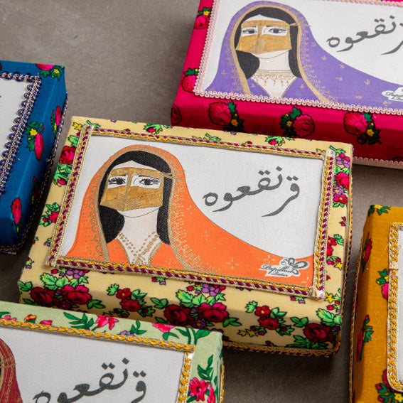 Rosy Batoola Box: علبة البطولة الموردة