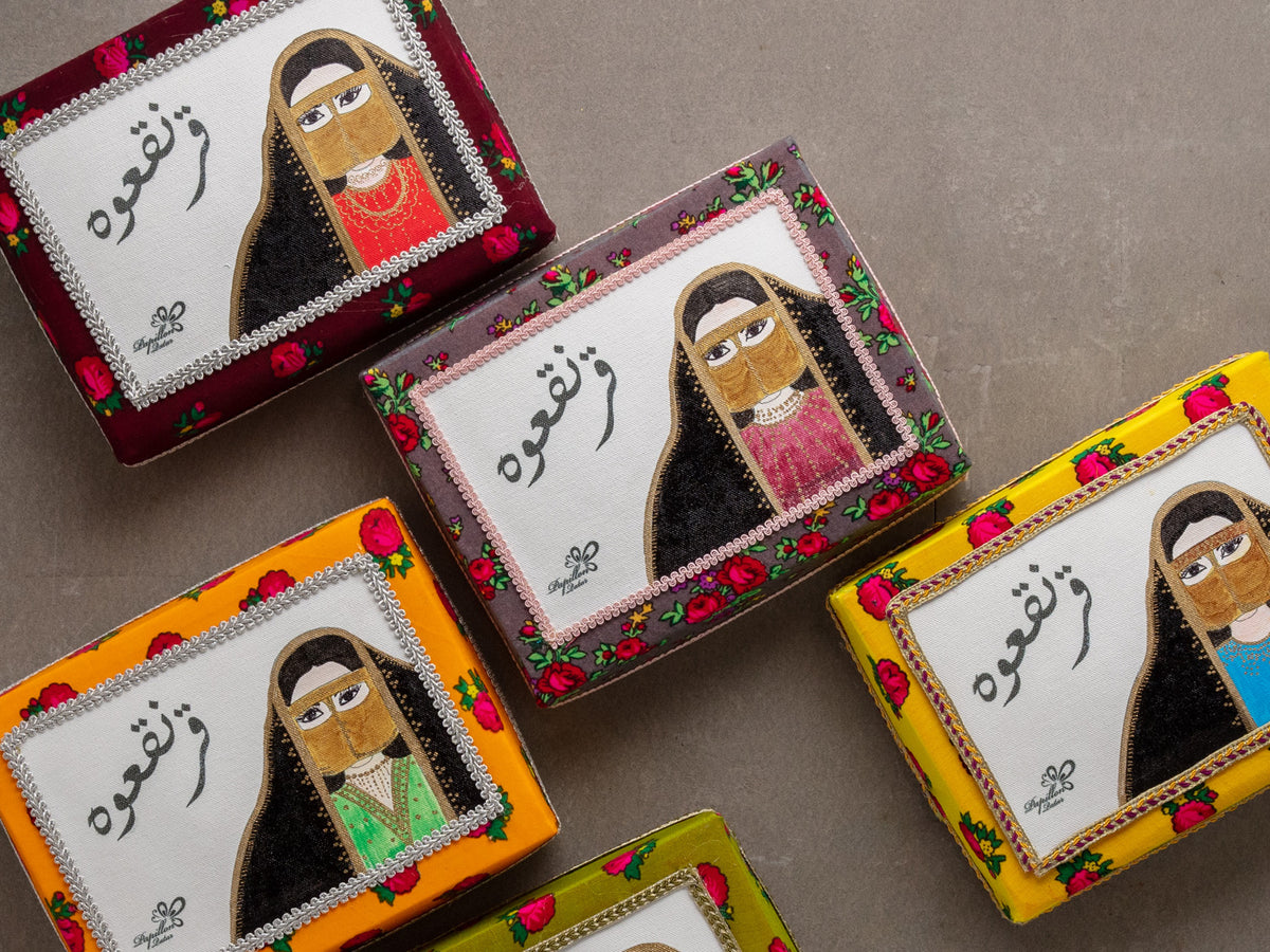 Rosy Batoola Box: علبة البطولة الموردة