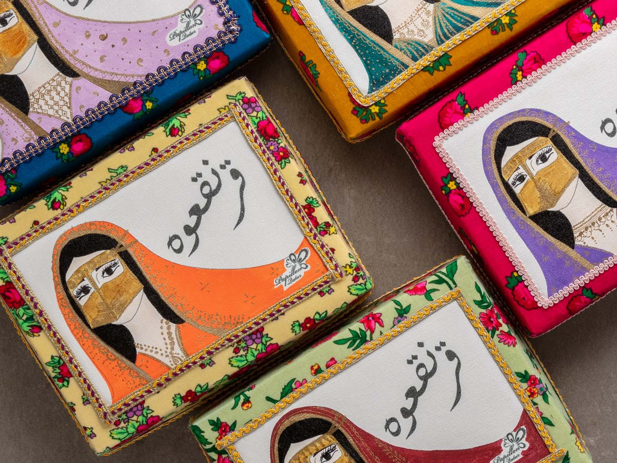Rosy Batoola Box: علبة البطولة الموردة