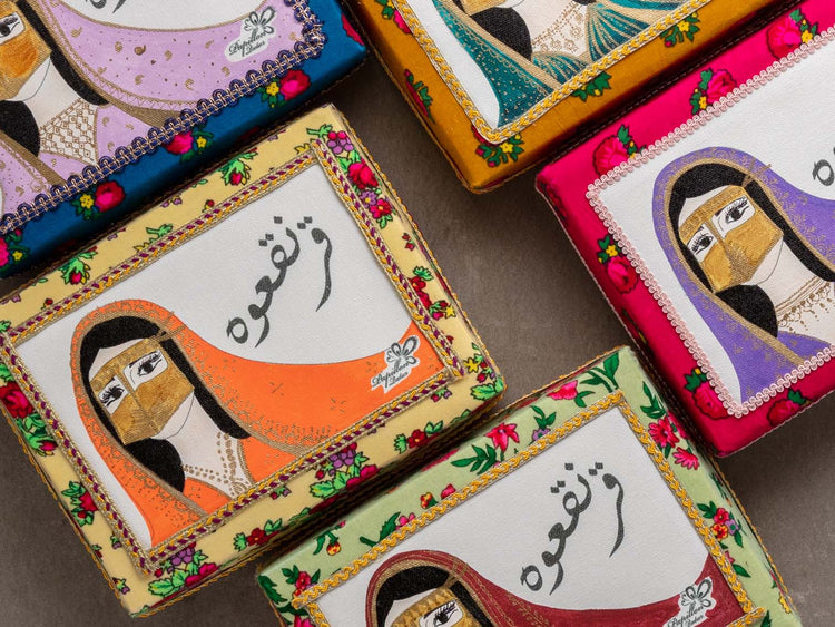 Rosy Batoola Box: علبة البطولة الموردة