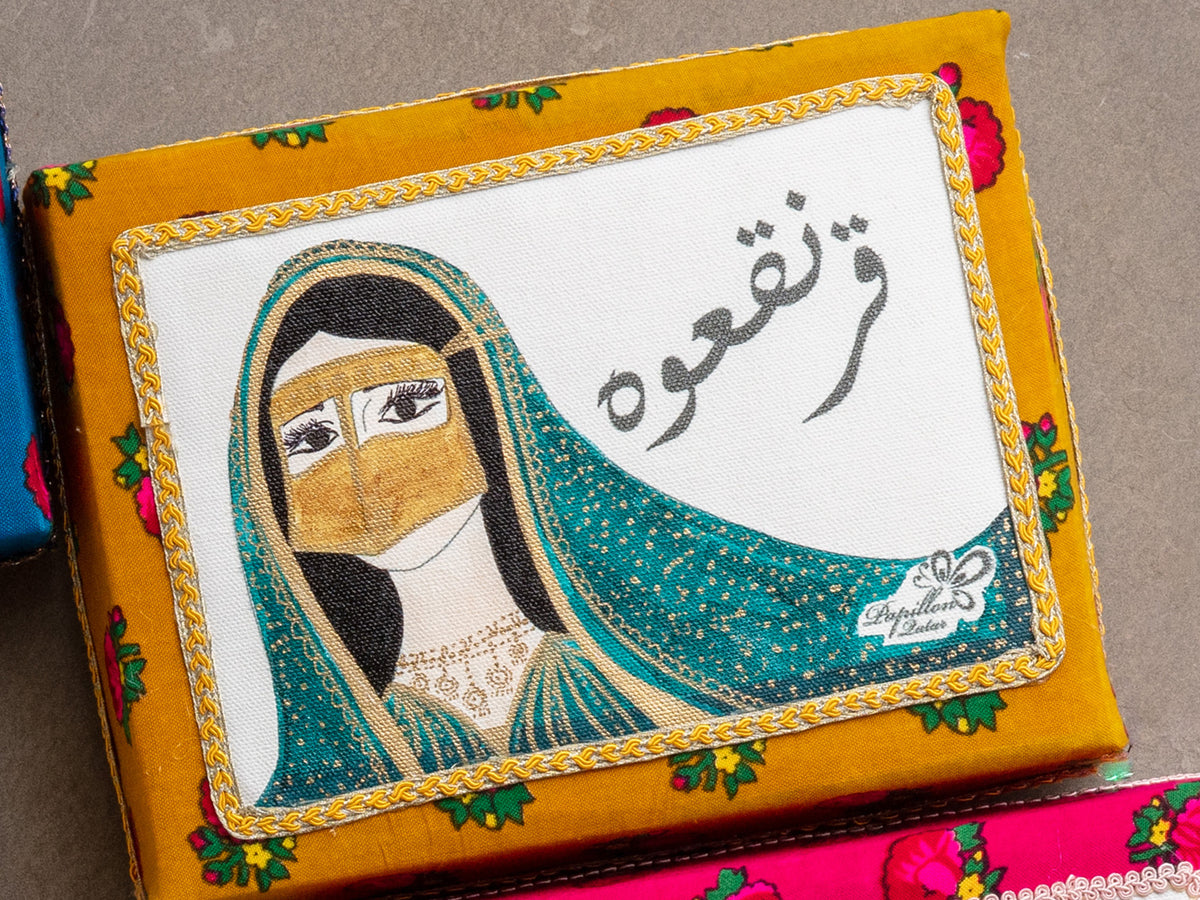 Rosy Batoola Box: علبة البطولة الموردة