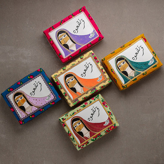 Rosy Batoola Box: علبة البطولة الموردة