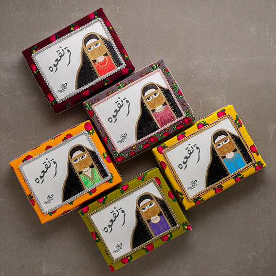 Rosy Batoola Box: علبة البطولة الموردة