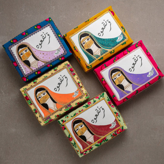 Rosy Batoola Box: علبة البطولة الموردة